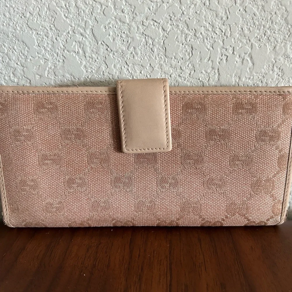 Gucci Pink Monogram Lovely Heart Wallet with Heart Detail - Picture 2 of 13